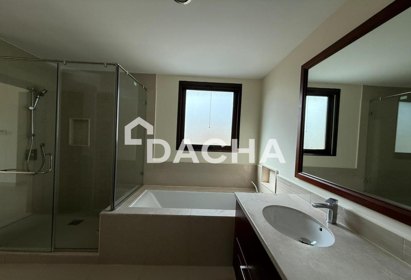 Huge Plot | Close to Amenities | Vacant photo 6