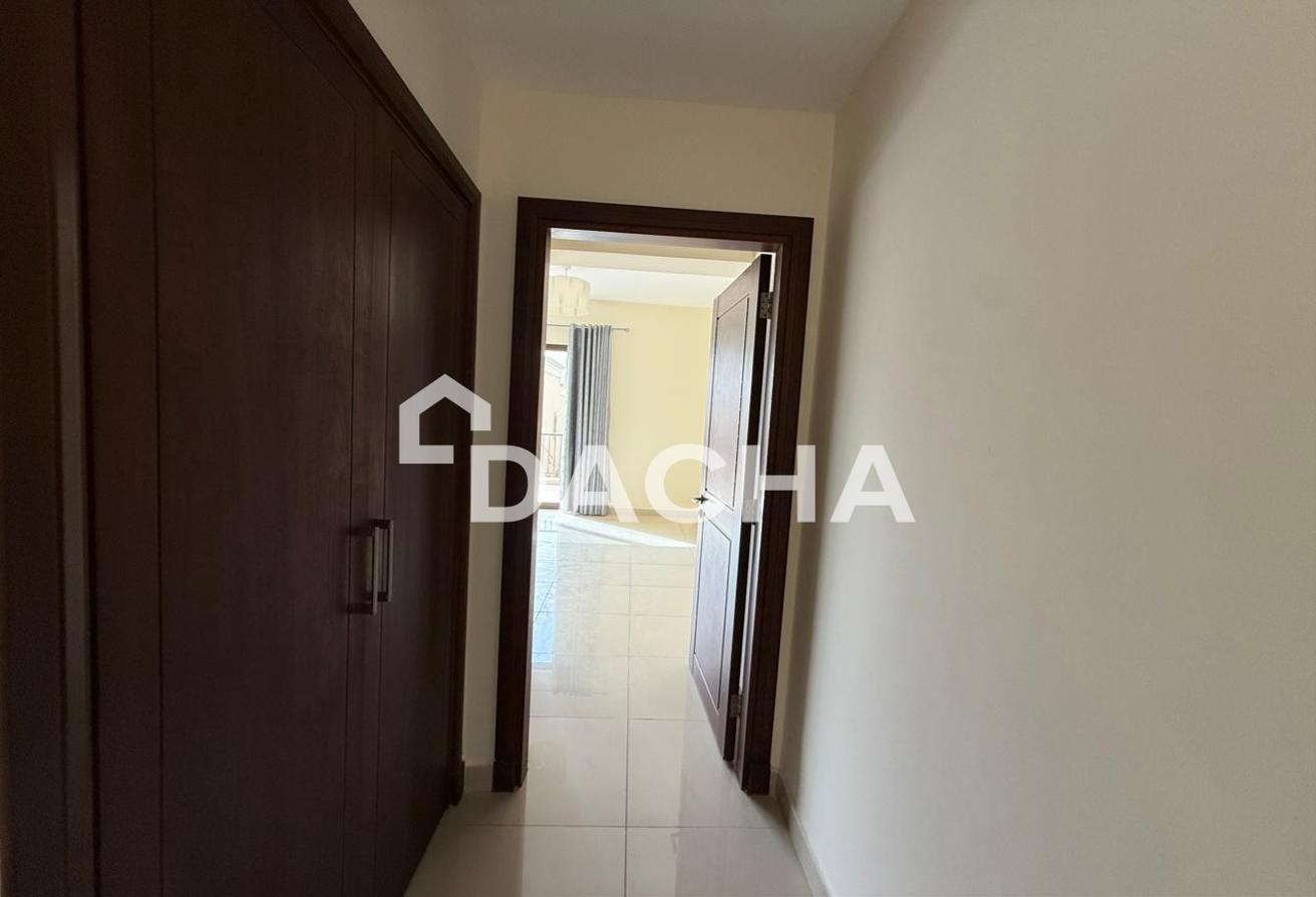 Huge Plot | Close to Amenities | Vacant photo 8