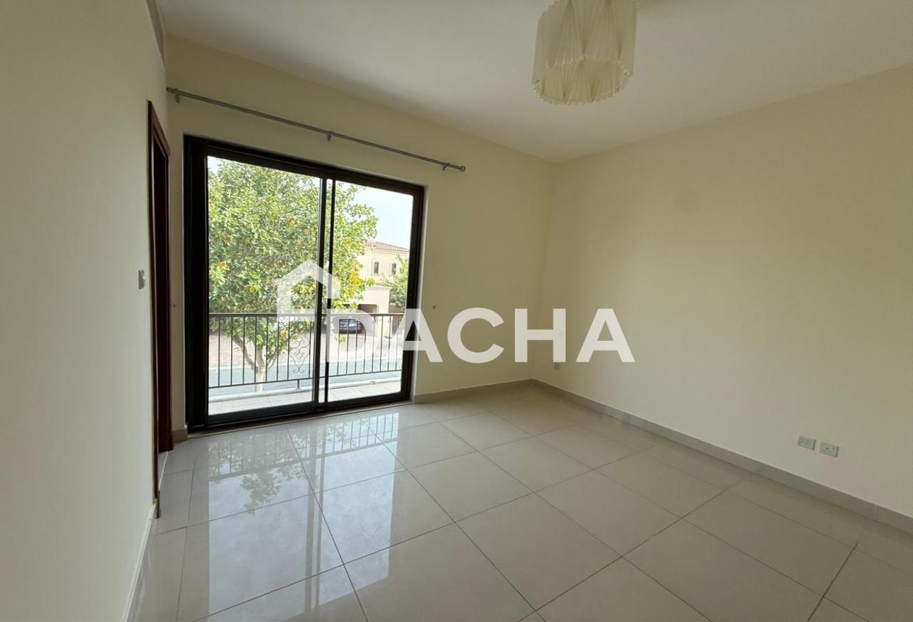 Huge Plot | Close to Amenities | Vacant photo 18