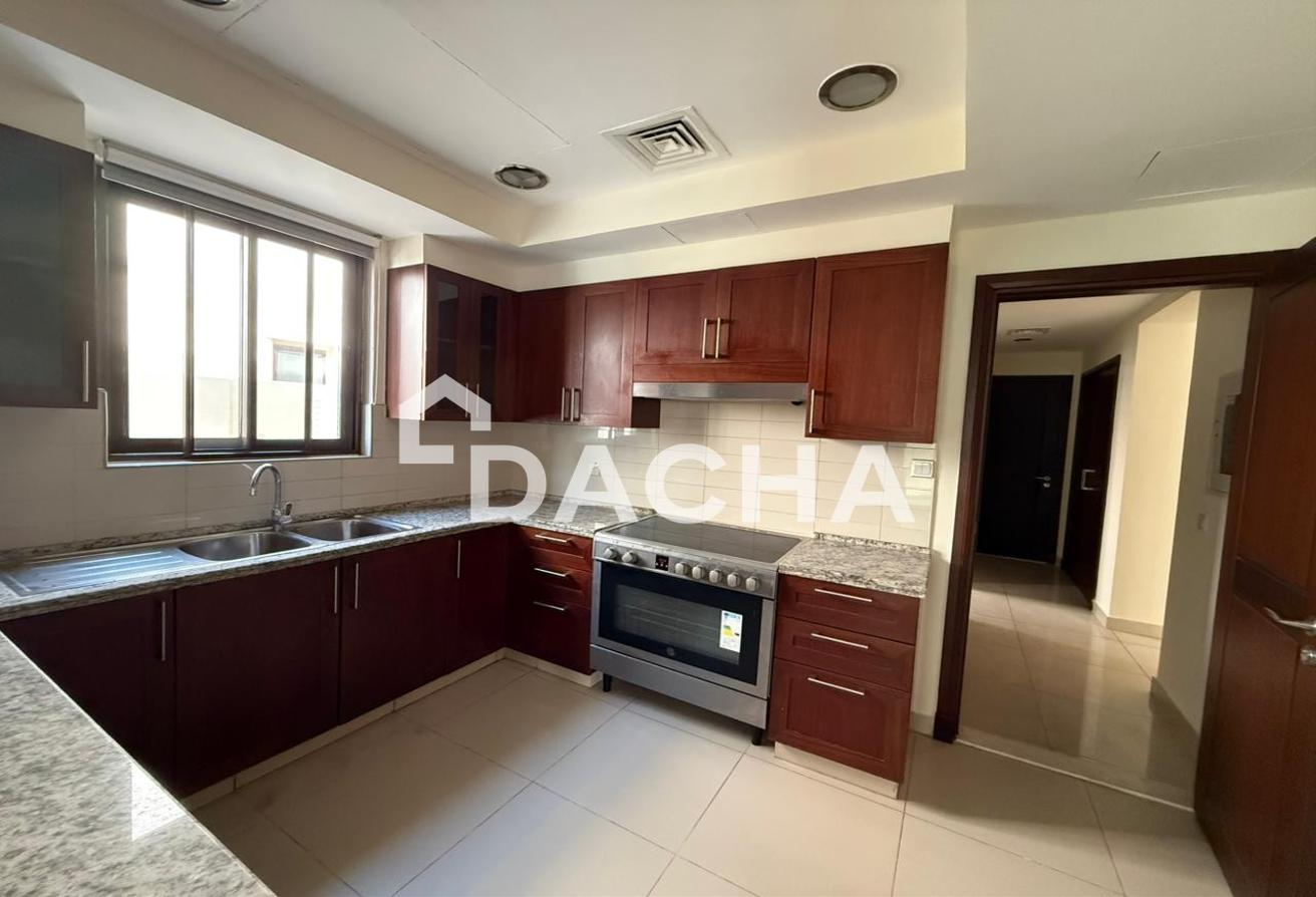 Huge Plot | Close to Amenities | Vacant photo 3