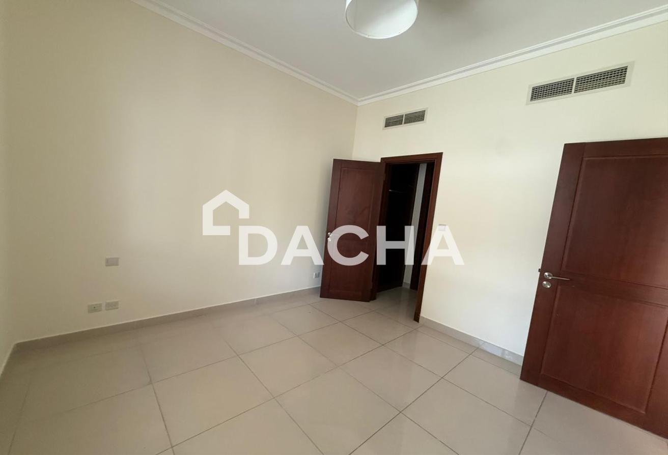 Huge Plot | Close to Amenities | Vacant photo 19