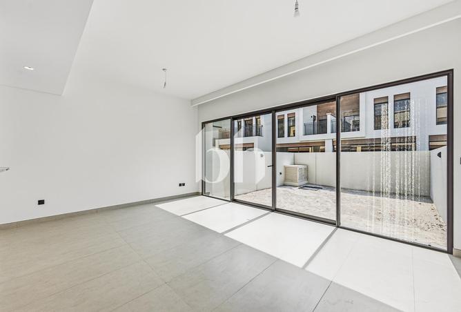 3-bed townhouse in Costa Brava 2 · Unfurnished · Brand new — photo 2