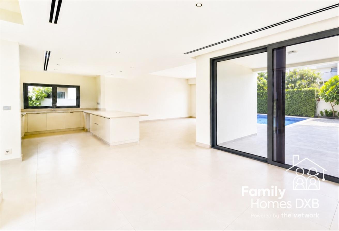Vacant Now | Heated & Chilled Pool | Easy to View photo 3