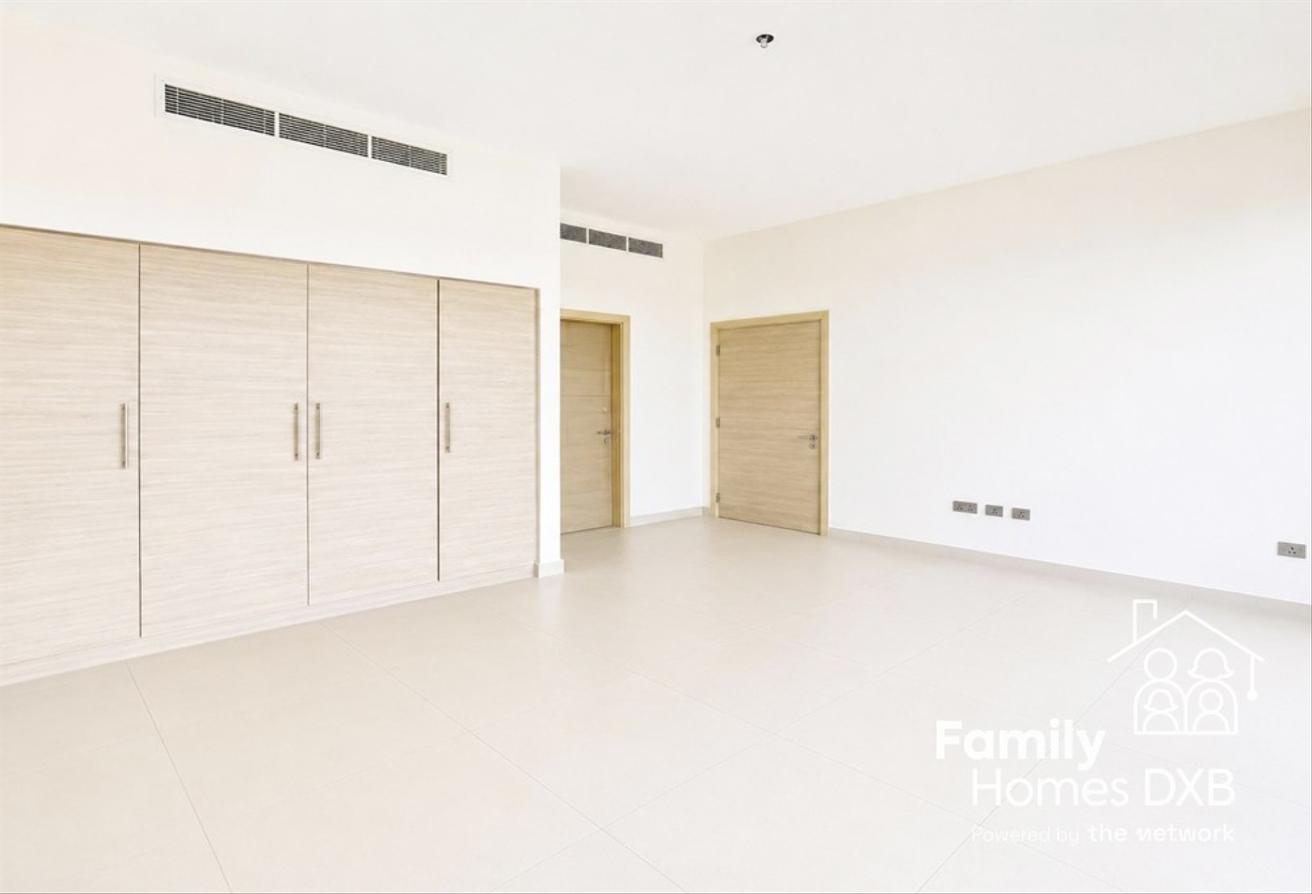 Vacant Now | Heated & Chilled Pool | Easy to View photo 9