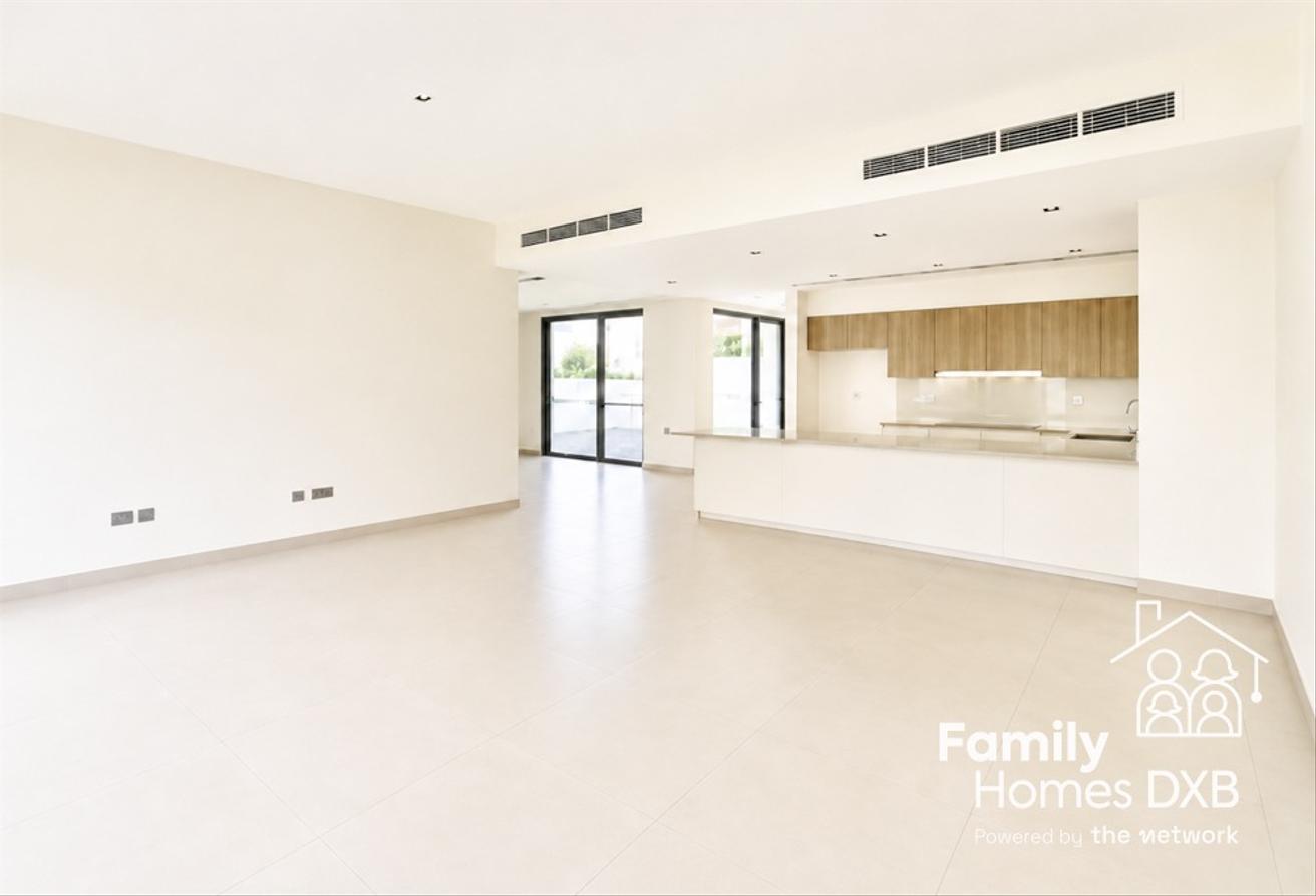 Vacant Now | Heated & Chilled Pool | Easy to View photo 4