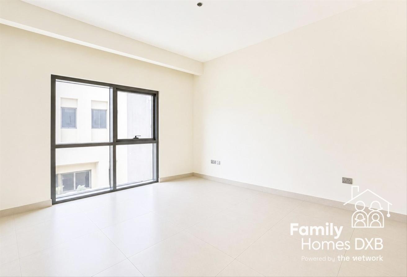Vacant Now | Heated & Chilled Pool | Easy to View photo 7