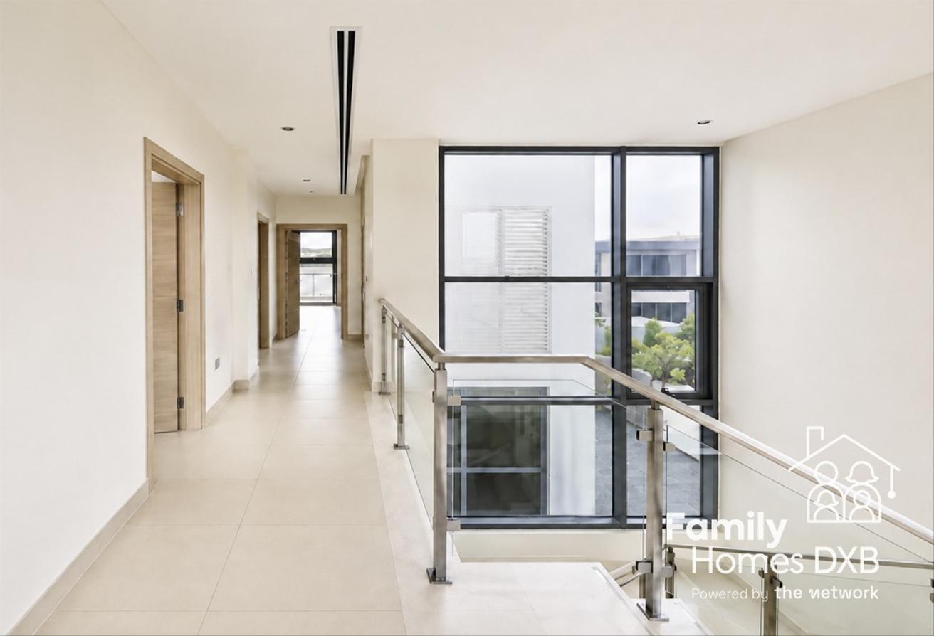 Vacant Now | Heated & Chilled Pool | Easy to View photo 5