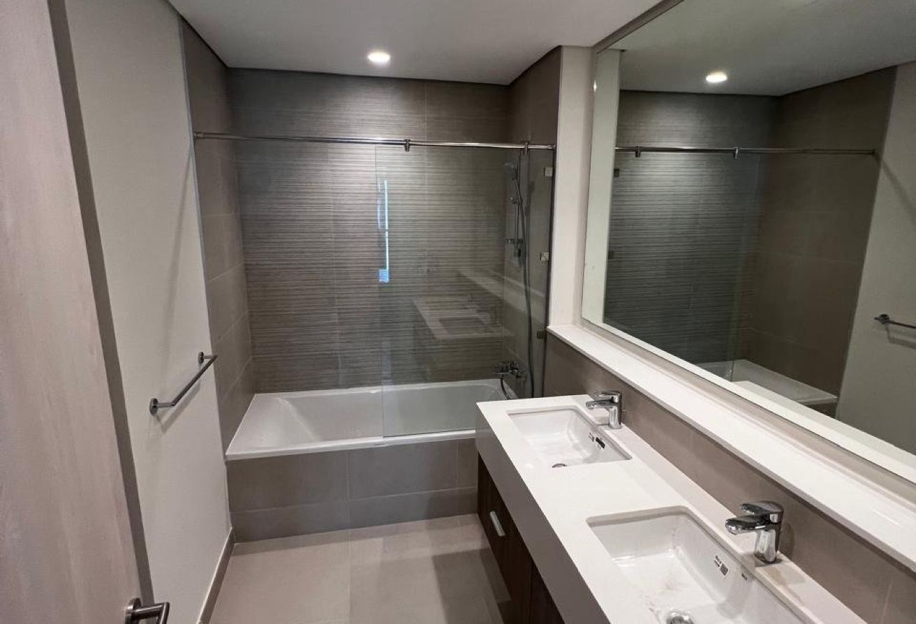 Elegant 2BR+M | Furnished | Stunning Views
