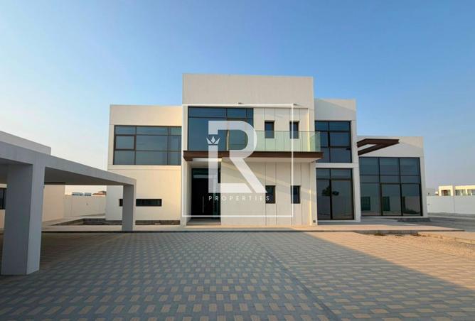 Luxurious Waterfront | Corner Villa | Prime Area