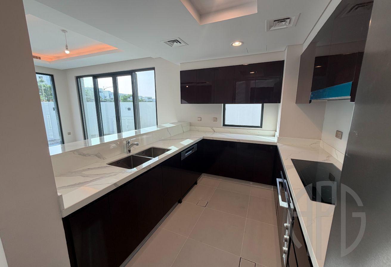 Luxury 6BR Villa | Brand New | Corner Plot photo 4