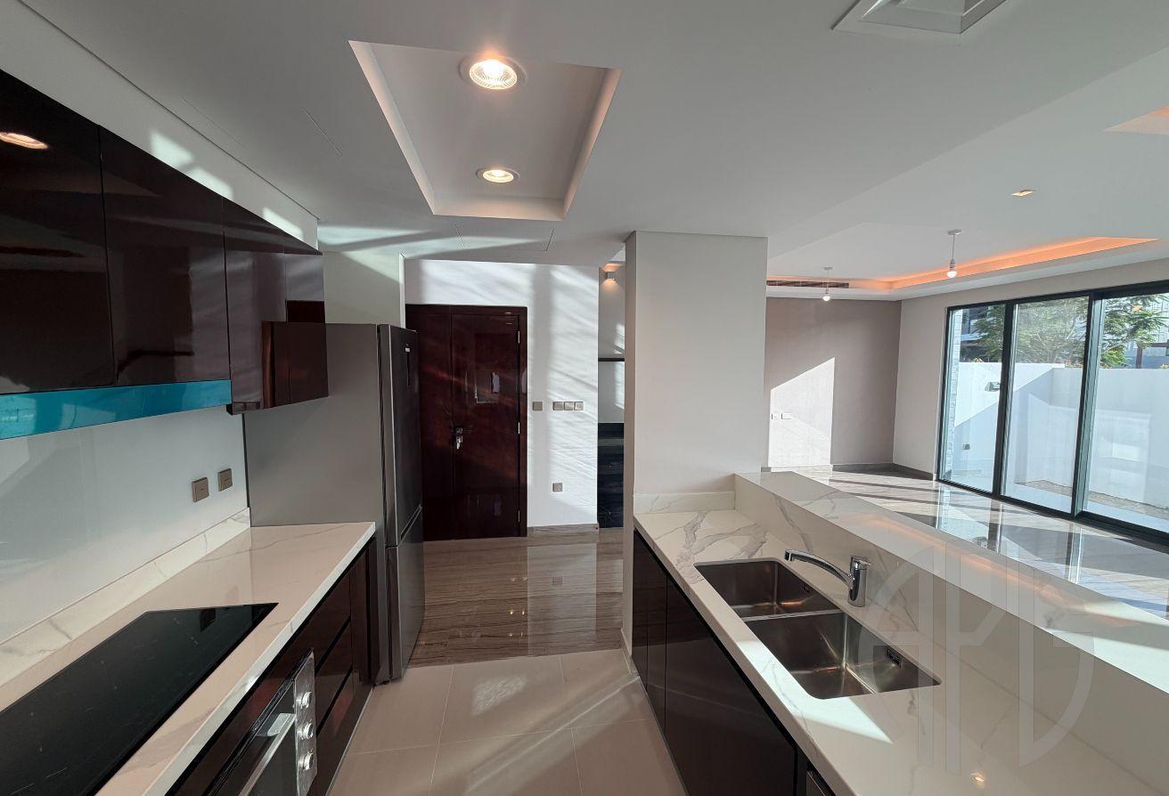 Luxury 6BR Villa | Brand New | Corner Plot photo 5