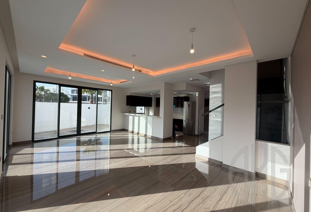 Luxury 6BR Villa | Brand New | Corner Plot photo 2