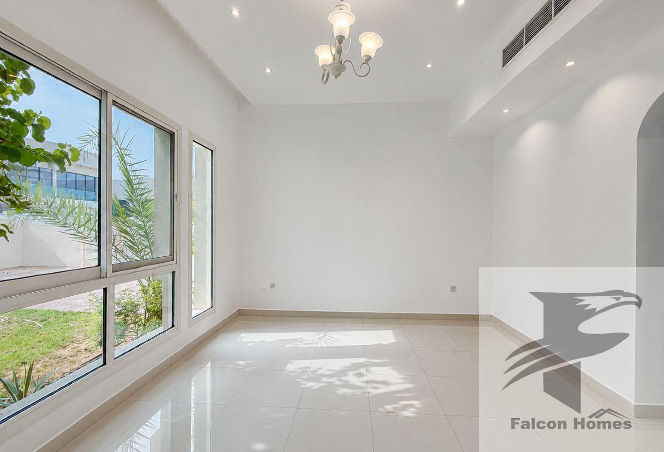 Spacious 4BR Villa with Garden Area photo 7