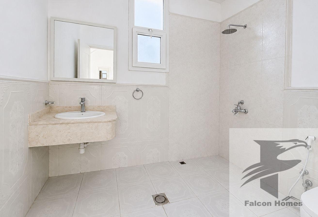 Spacious 4BR Villa with Garden Area photo 10
