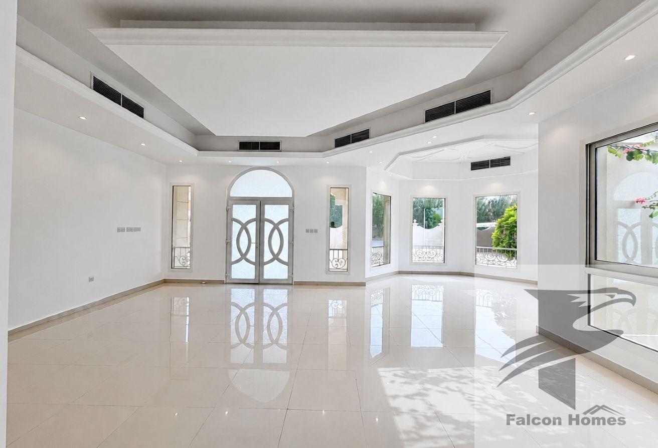 Spacious 4BR Villa with Garden Area photo 5