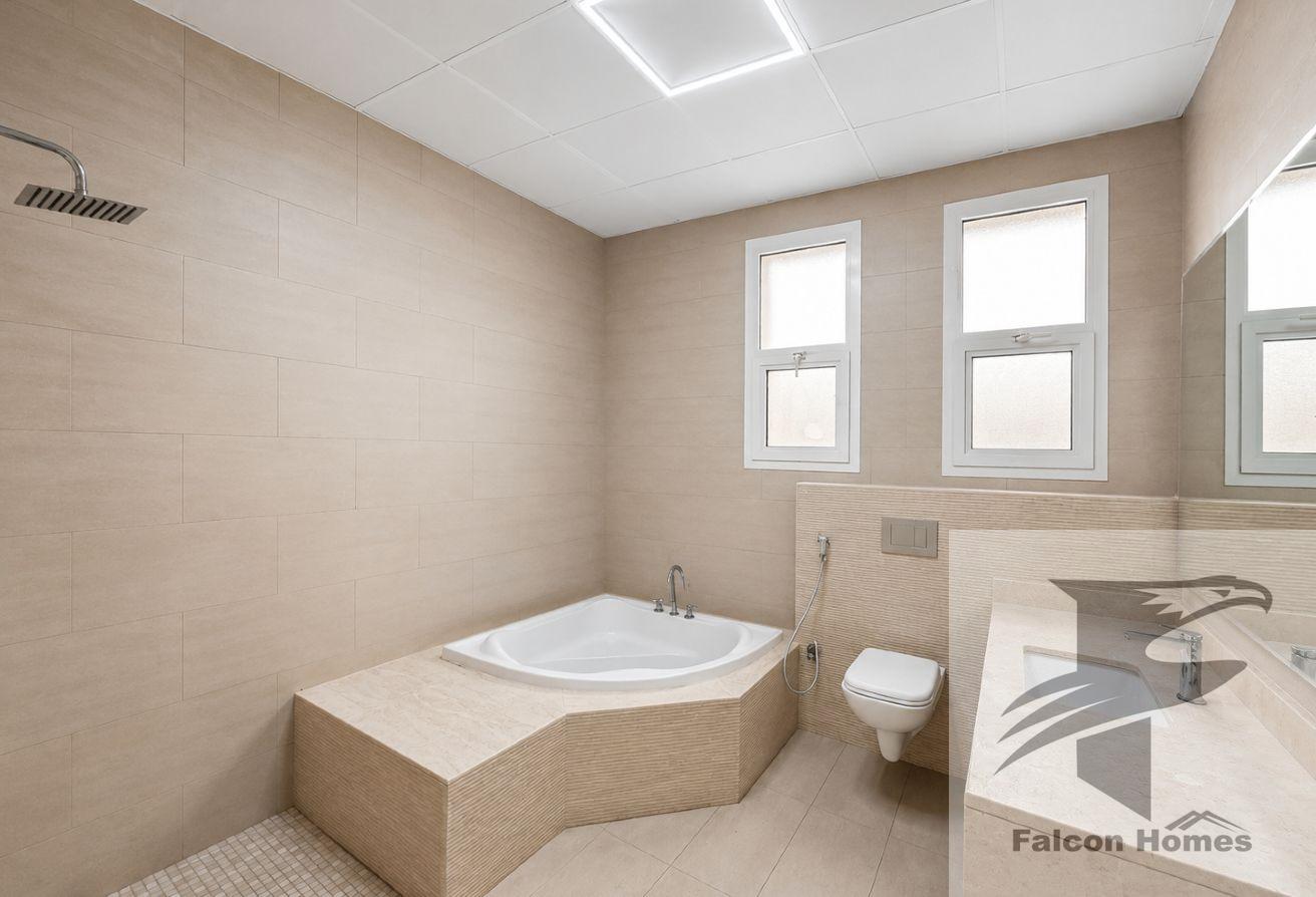 Spacious 4BR Villa with Garden Area photo 17