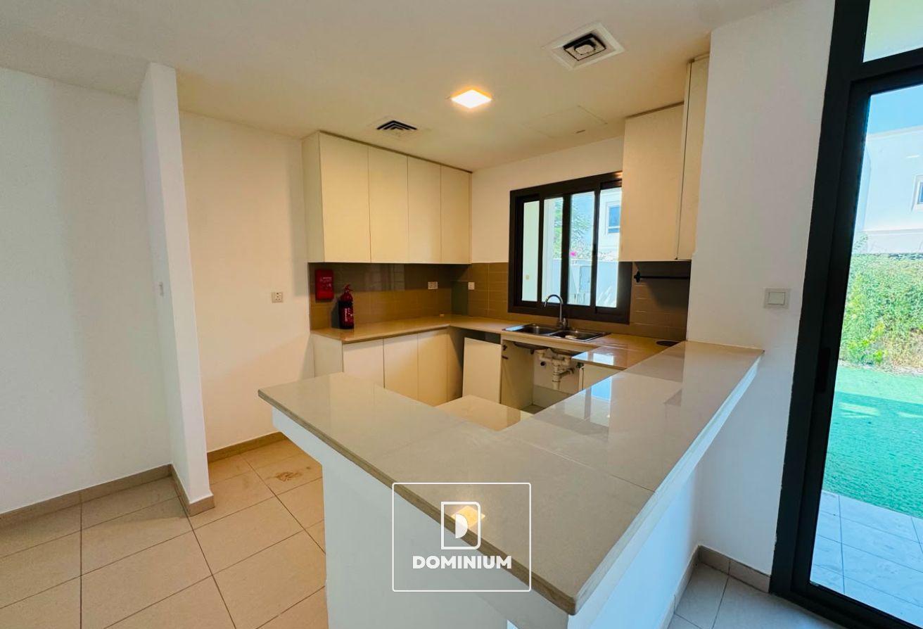PRIME LOCATION | POOL | READY TO MOVE photo 11