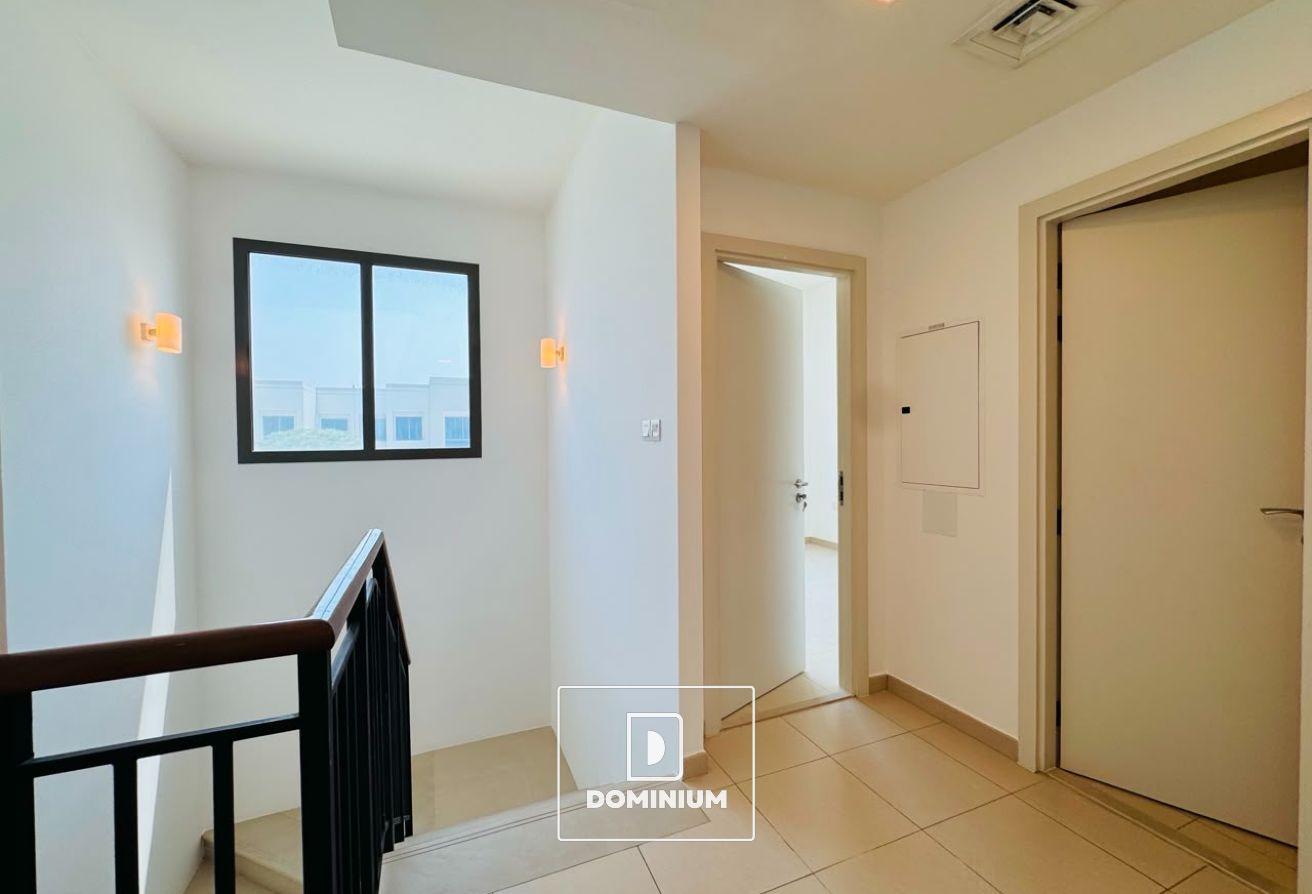 PRIME LOCATION | POOL | READY TO MOVE photo 8