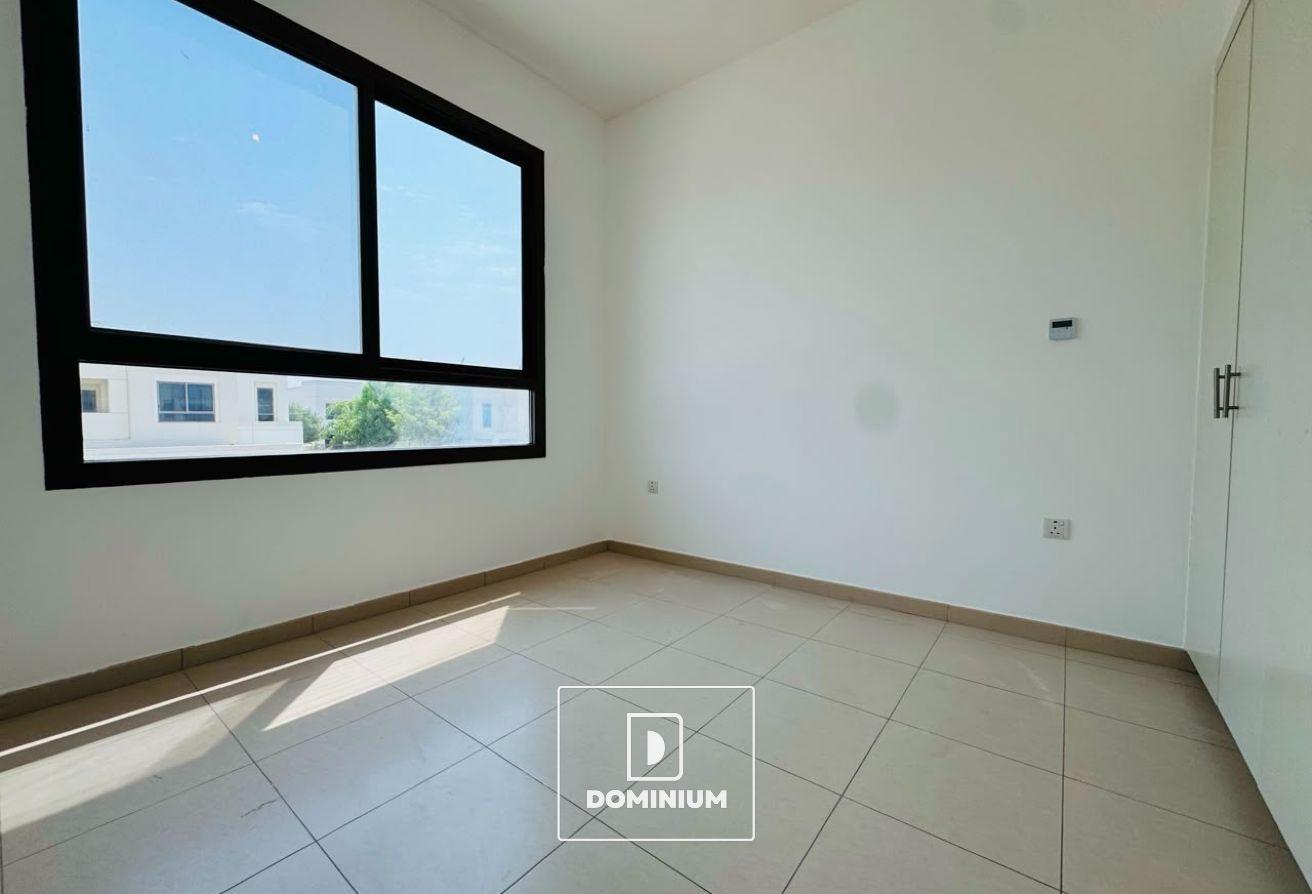 PRIME LOCATION | POOL | READY TO MOVE photo 4