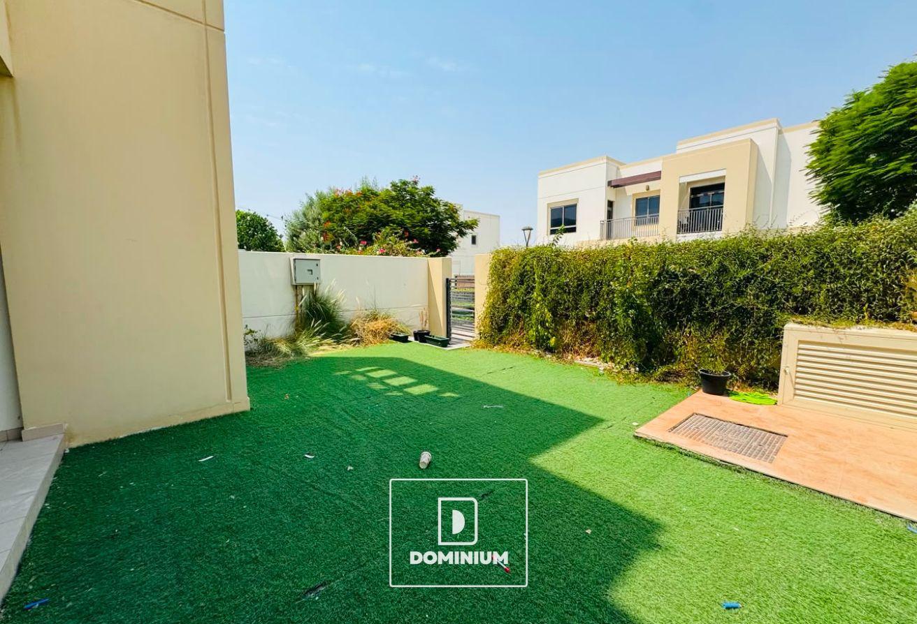 PRIME LOCATION | POOL | READY TO MOVE photo 5