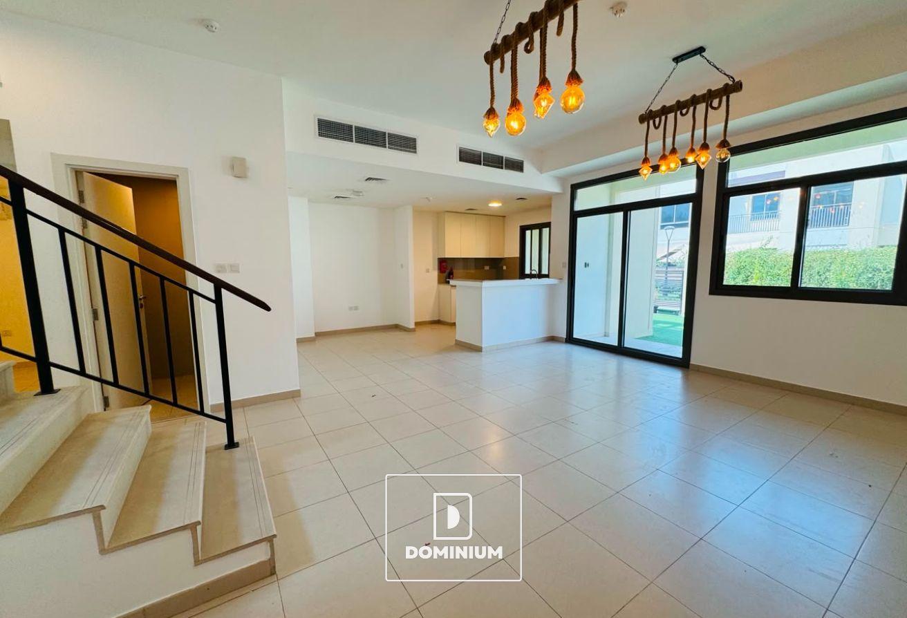 PRIME LOCATION | POOL | READY TO MOVE photo 2