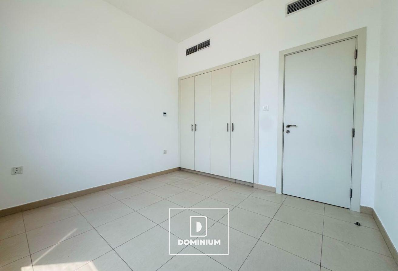 PRIME LOCATION | POOL | READY TO MOVE photo 9