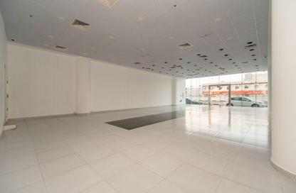 Shop - Studio - 1 Bathroom for rent in Al Garhoud - Dubai