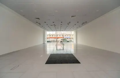 Shop - Studio - 1 Bathroom for rent in Al Garhoud - Dubai