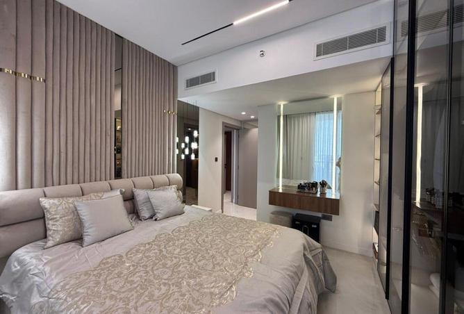 Upgraded | Vacant on Transfer | Fully Furnished — photo 2