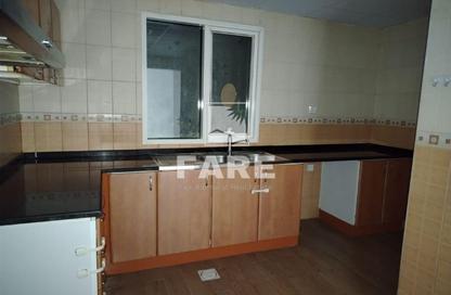 Apartment - 1 Bedroom - 2 Bathrooms for rent in Beach Tower 1 - Al Khan Lagoon - Al Khan - Sharjah