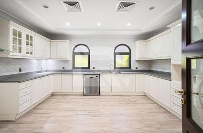 Villa - 4 - 4 for rent in Garden Homes Frond E - Garden Homes - Palm Jumeirah - Dubai