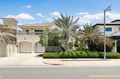 Villa - 4 - 4 for rent in Garden Homes Frond E - Garden Homes - Palm Jumeirah - Dubai
