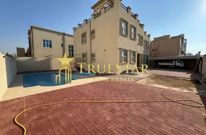 Villa - 5 Bedrooms - 6 Bathrooms for rent in Umm Suqeim 2 - Umm Suqeim - Dubai