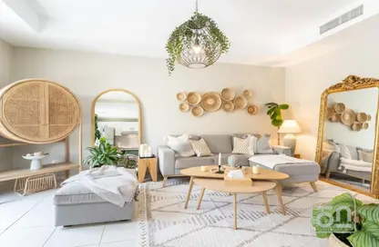 Villa - 2 Bedrooms - 3 Bathrooms for rent in Springs 2 - The Springs - Dubai