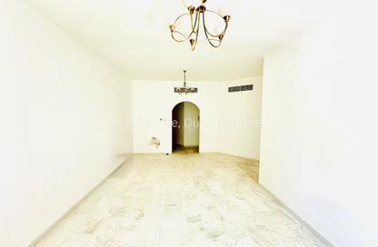 Apartment - 3 Bedrooms - 3 Bathrooms for rent in New Al Taawun Road - Al Taawun - Sharjah