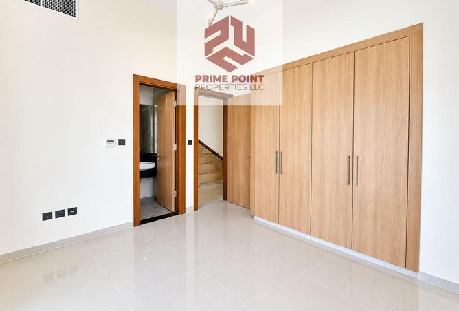 2 Months Free, Spacious 5-Bedroom with Maid Villa photo 3