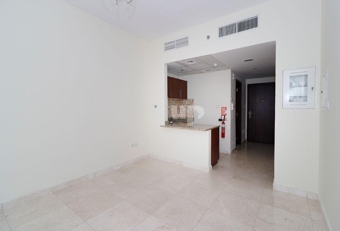 Prime Location | Unfurnished | Good Price photo 6