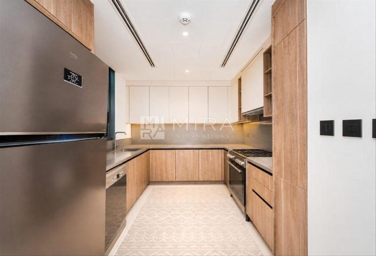Fully Furnished |Resort Lifestyle|Open To Offers photo 6
