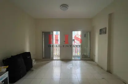 شقة - غرفة نوم - 2 حمامات للايجار في X04 - طراز إنجليزي - المدينة العالمية - دبي