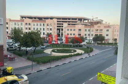 شقة - غرفة نوم - 2 حمامات للايجار في X04 - طراز إنجليزي - المدينة العالمية - دبي