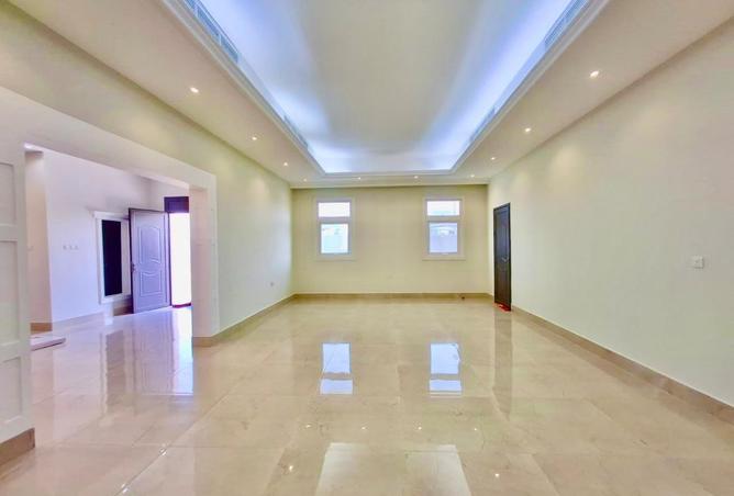 77798239 - Property Image 3