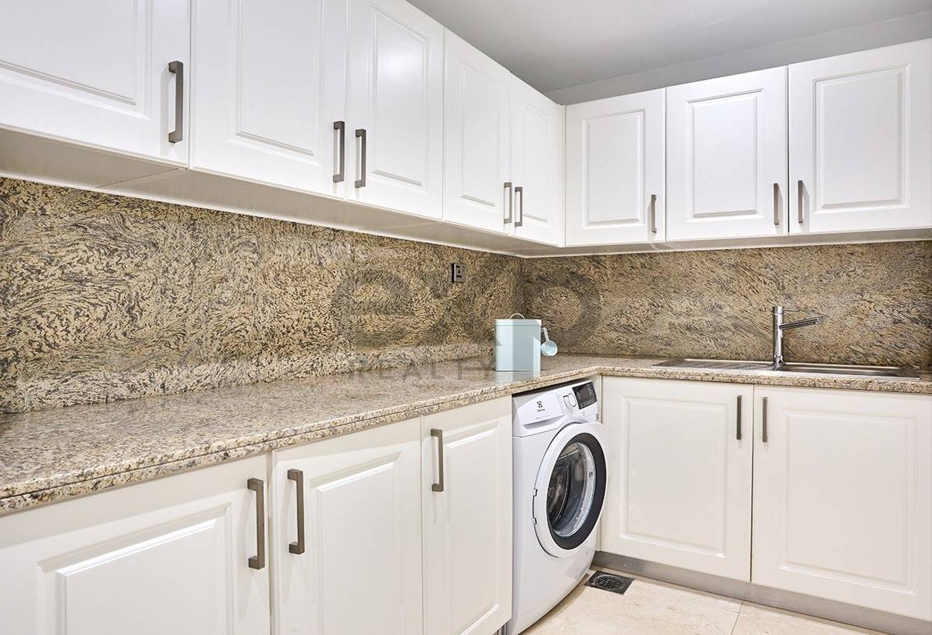 Fully Upgraded | Furnished Luxury Duplex | Bills Incl photo 8