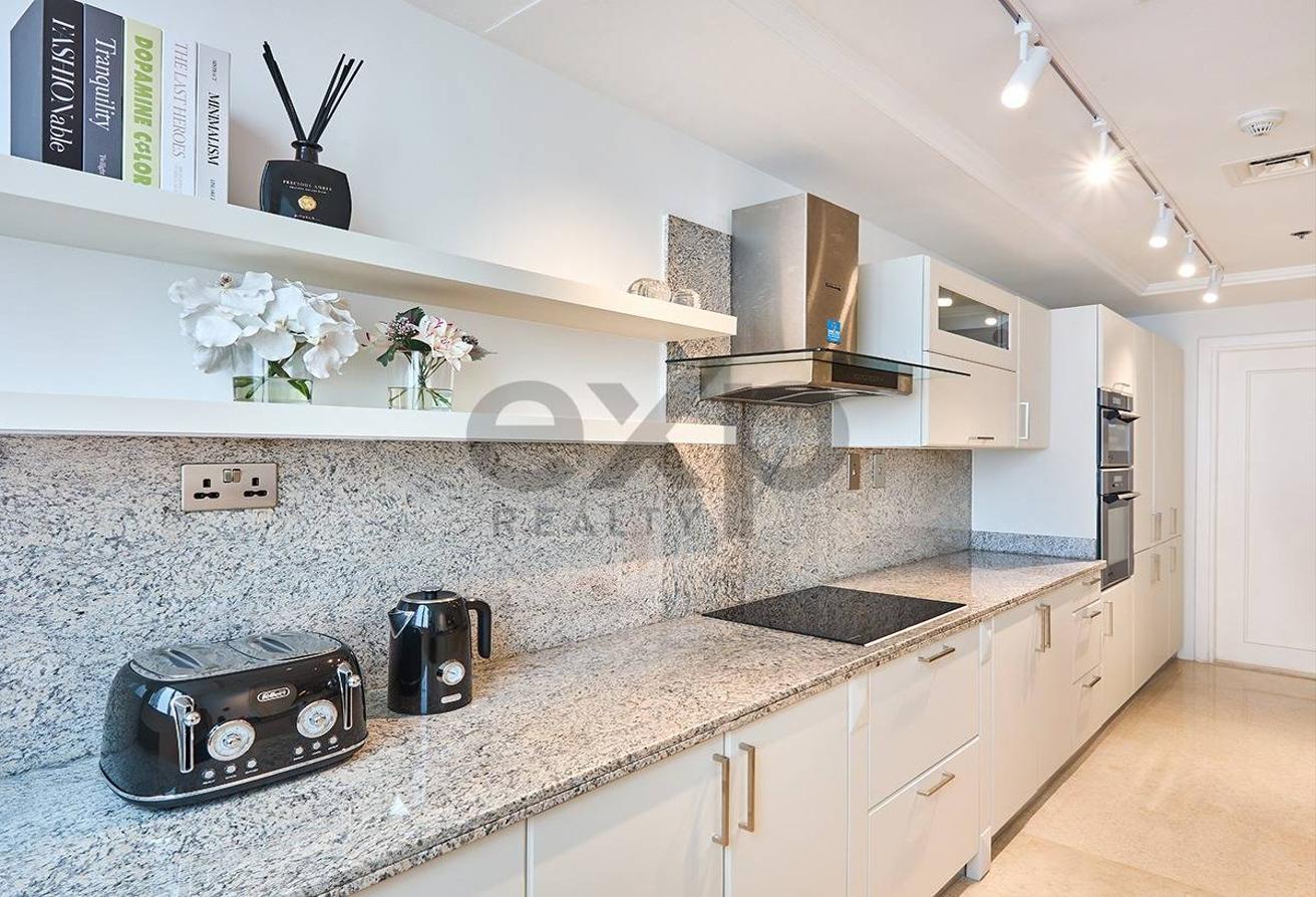 Fully Upgraded | Furnished Luxury Duplex | Bills Incl photo 7