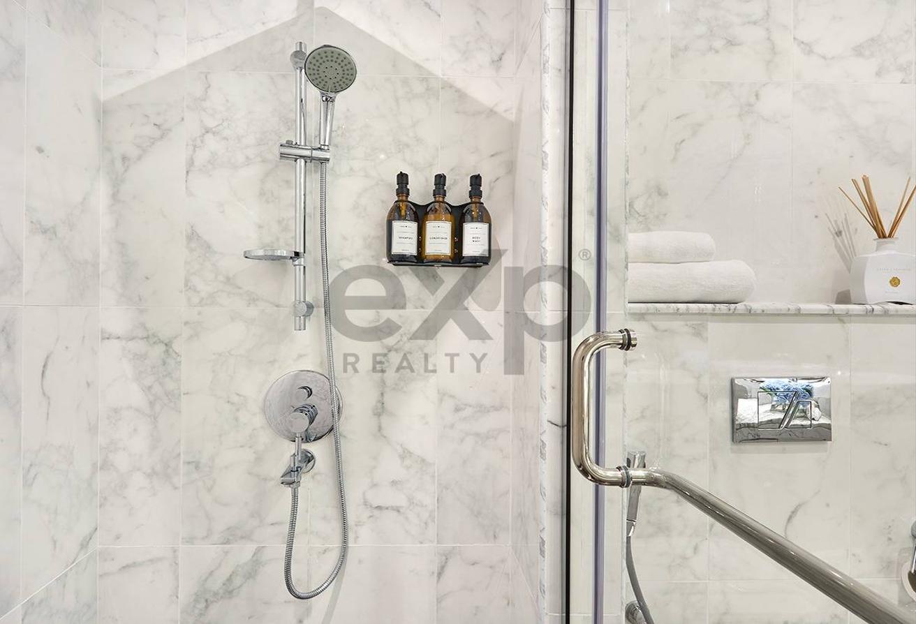 Fully Upgraded | Furnished Luxury Duplex | Bills Incl photo 27
