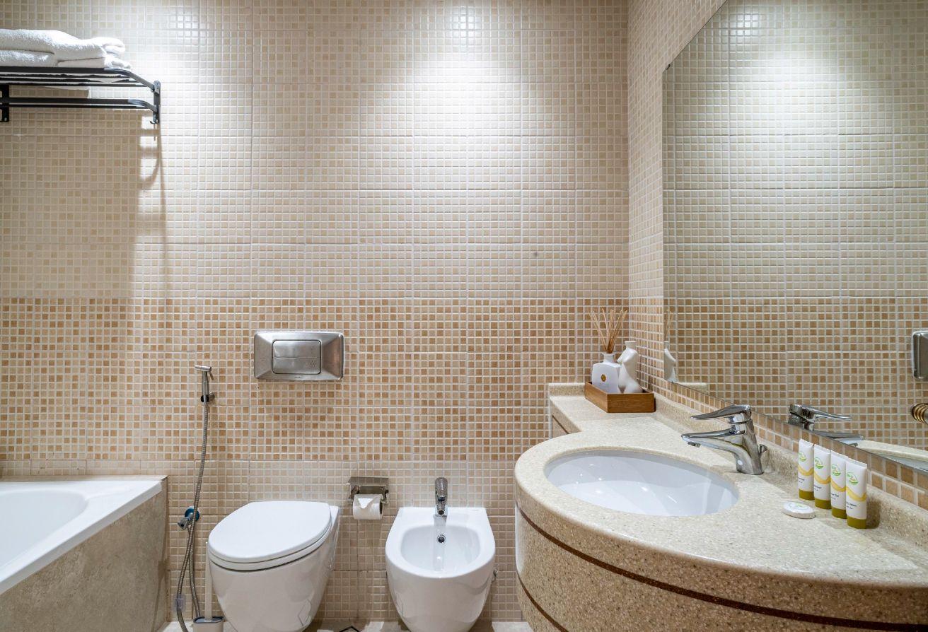 Upgraded bright 1BR|Wide balcony| Luxury Furnished photo 16