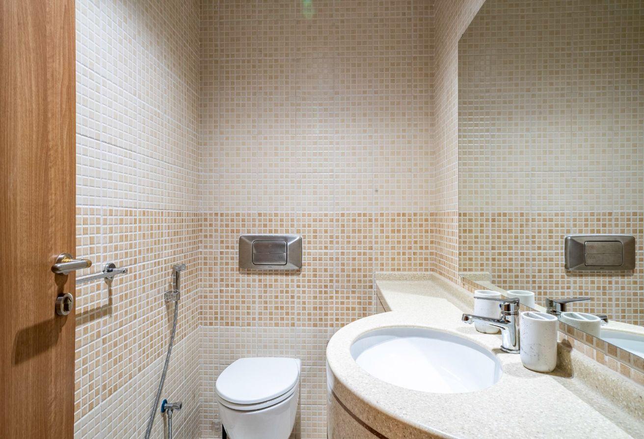 Upgraded bright 1BR|Wide balcony| Luxury Furnished photo 18