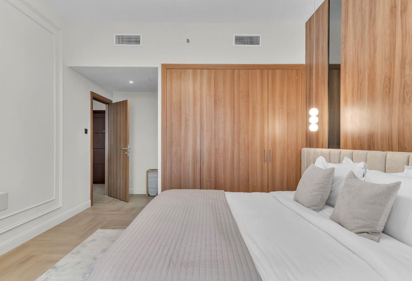 Upgraded bright 1BR|Wide balcony| Luxury Furnished photo 11
