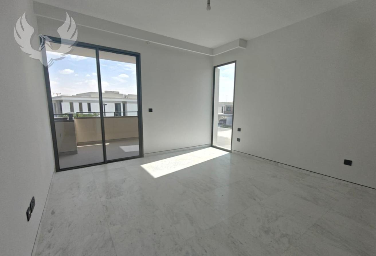 5 Bed Large | Corner Unit | Huge Plot photo 16