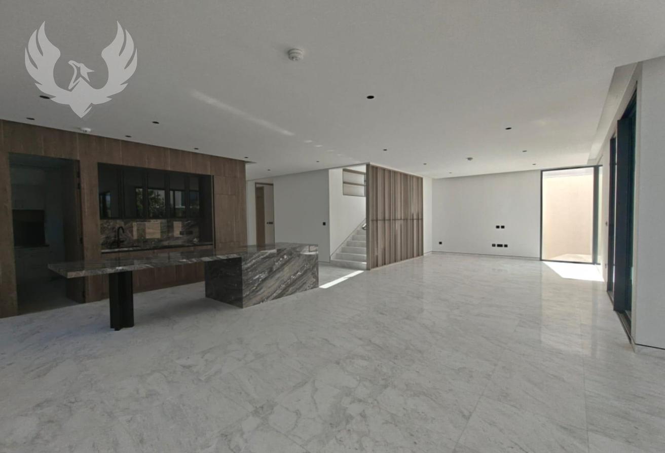 5 Bed Large | Corner Unit | Huge Plot photo 2