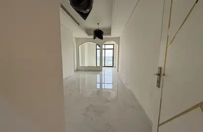 شقة - 3 غرف نوم - 3 حمامات للايجار في سيتي لايف مول التلة - التله 2 - عجمان